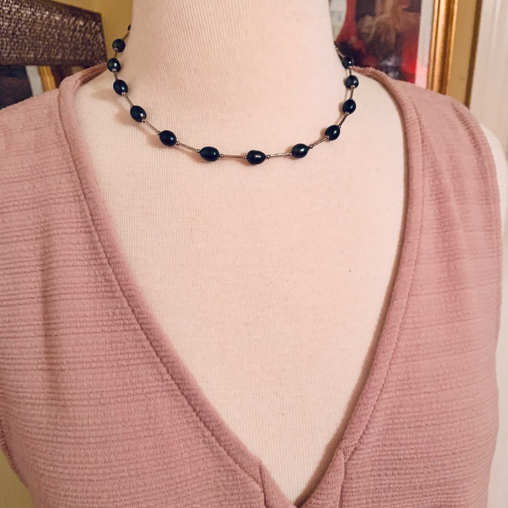 Faux black Pearl and silver necklace. Magnetic closure. Great condition.